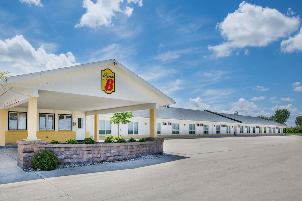 Super 8 by Wyndham Williams - photo 2