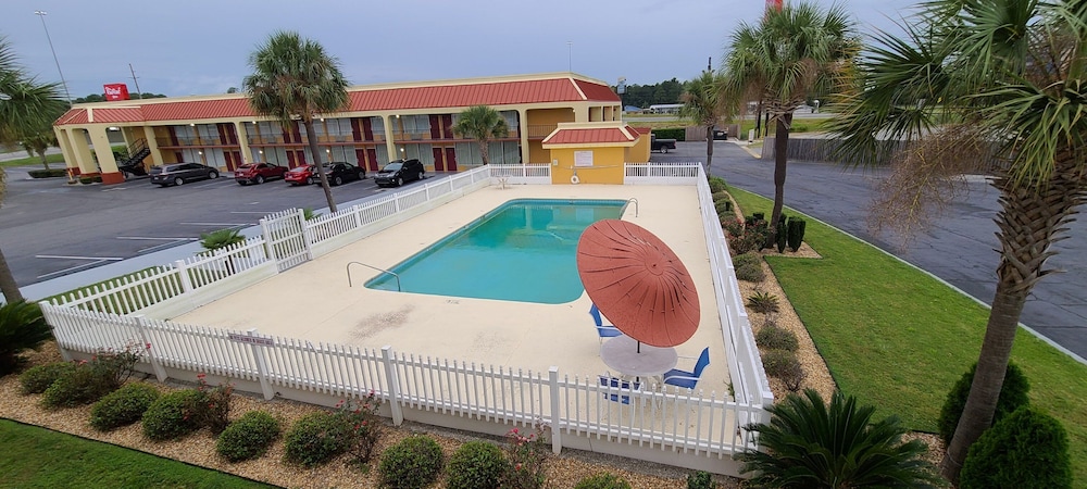 Red Roof Inn Tifton - photo 13
