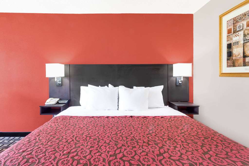 Days Inn by Wyndham Cullman - photo 6