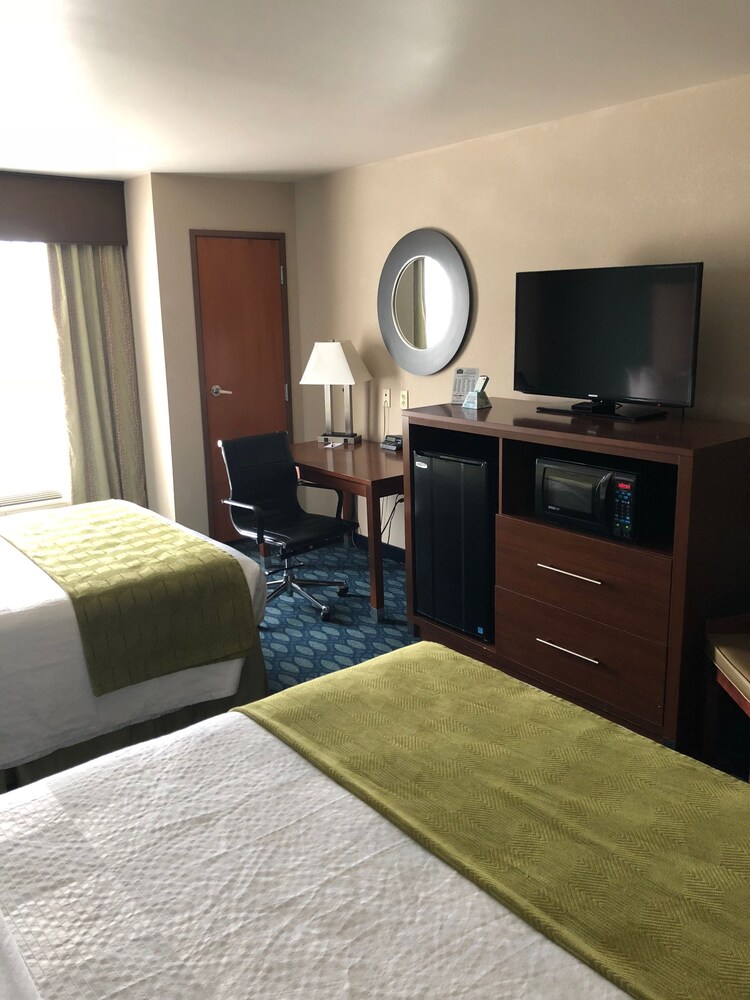 Country View Inn & Suites - photo 17