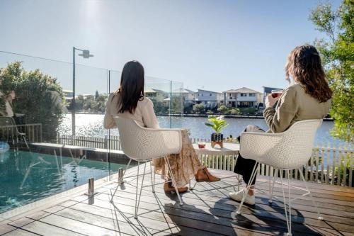 Luxury Lakeside Living at Birtinya — hotel in Currimundi