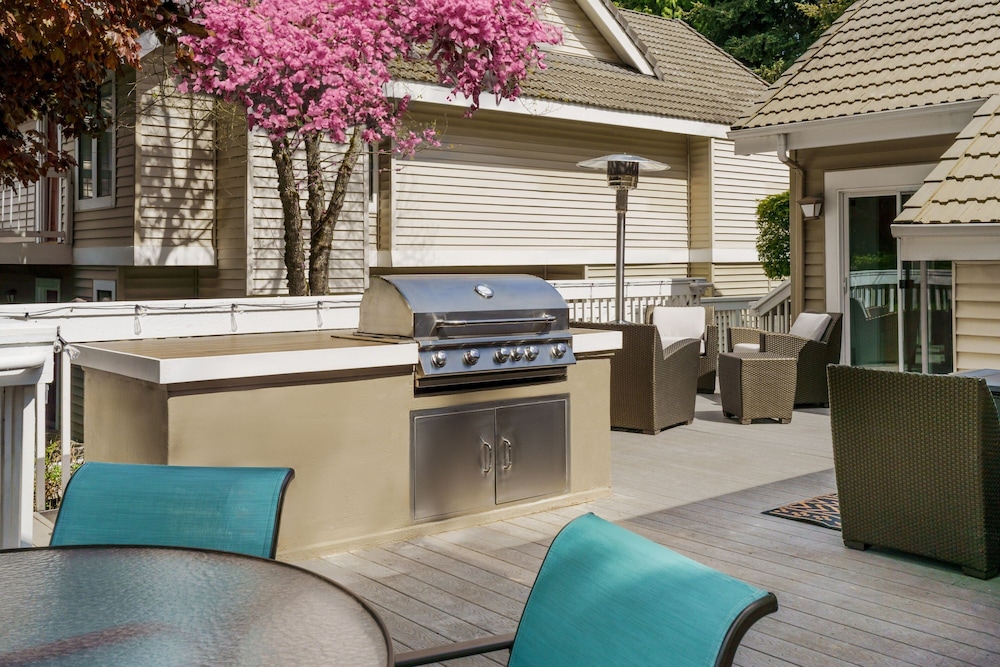 Residence Inn by Marriott Seattle Bellevue - photo 32