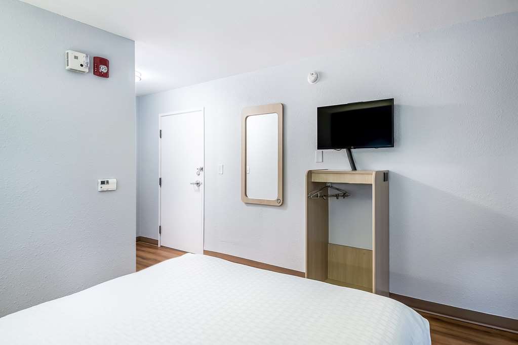 Americas Best Value Inn East Peoria - photo 23