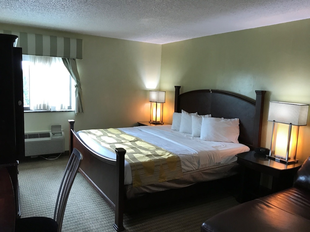 Marvin's Garden Inn - photo 12