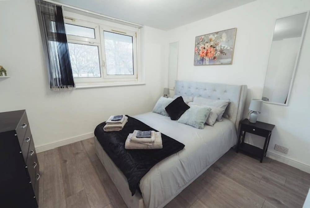 1 Bed park View balcony wifi pet Friendly — 4-Star Luxury Hotel in London, United Kingdom