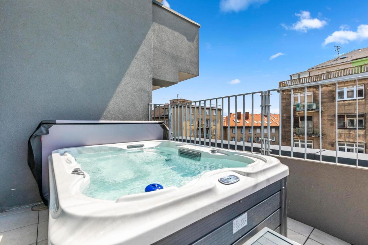 Lam Pink Jacuzzi Ac Ps4 — 4-Star Luxury Hotel in Bratislava, Slovakia
