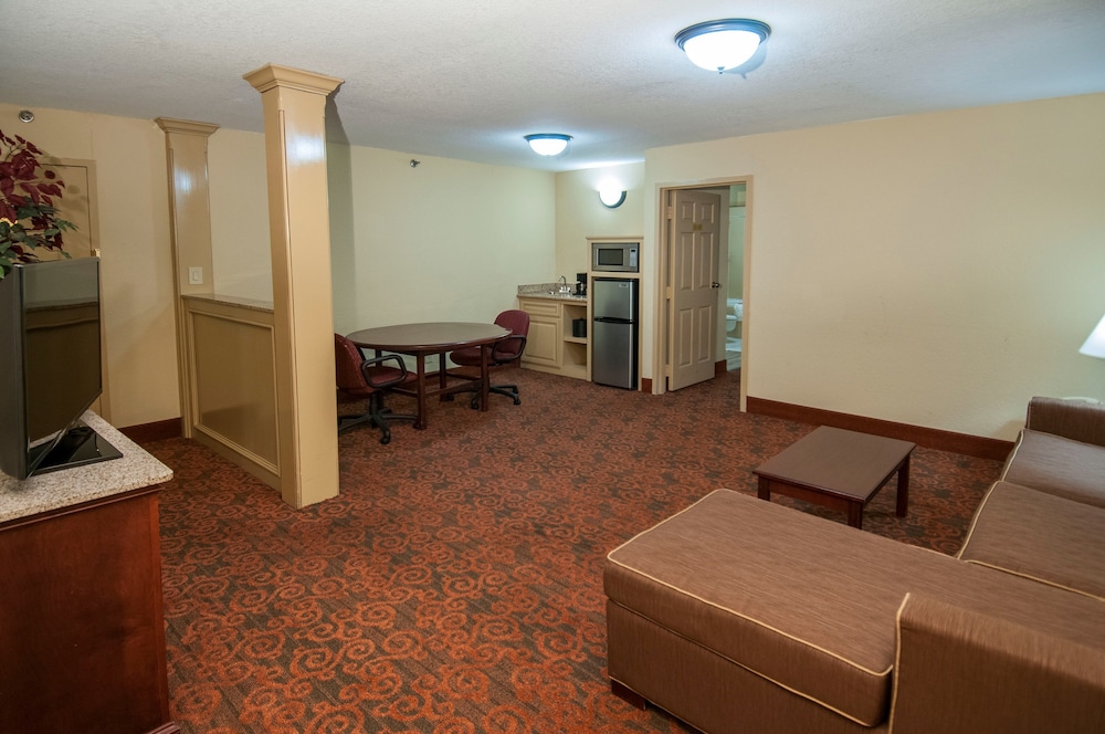 Governor's Suites Hotel Oklahoma City Airport Area - photo 12