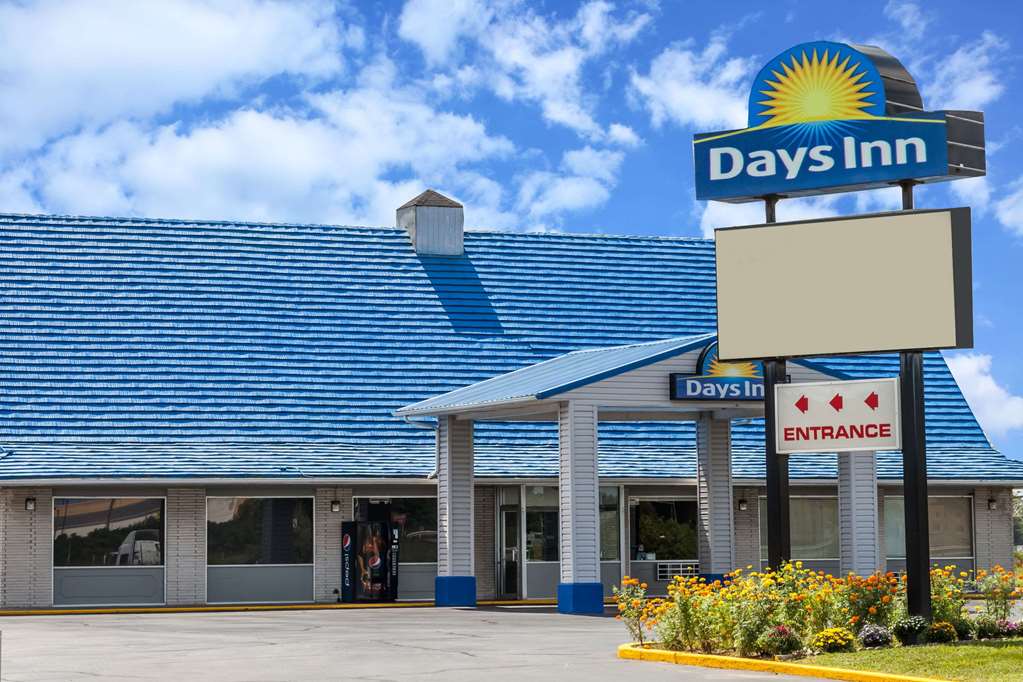 Days Inn by Wyndham Seymour - photo 2