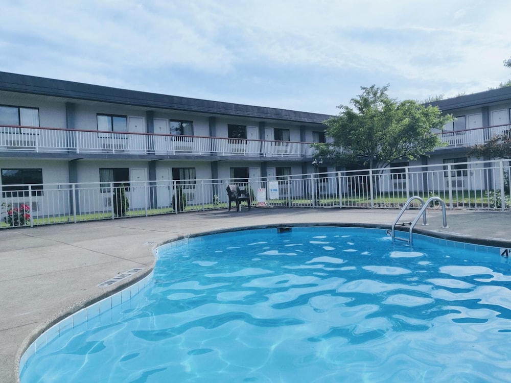 Sprucewood Inn - photo 23