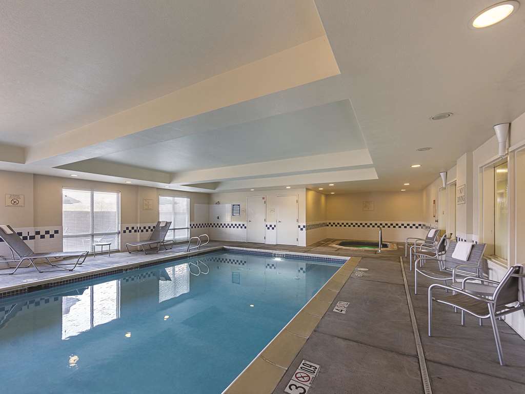 La Quinta Inn & Suites by Wyndham Central Point Medford - photo 14