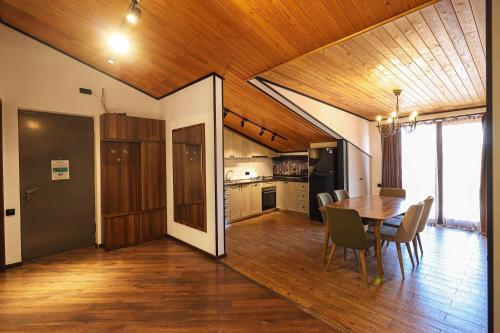 3BR apt w huge terrace & magnificent views
