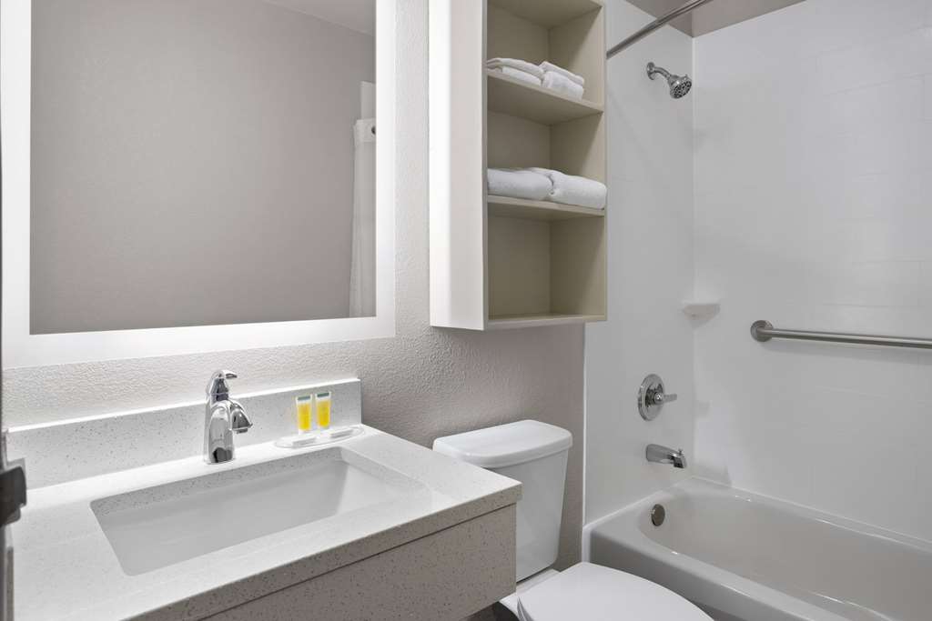 Microtel Inn by Wyndham Raleigh Durham Airport - photo 26