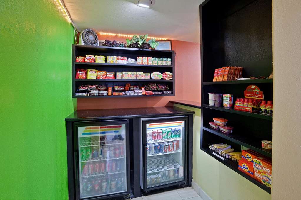 La Quinta Inn & Suites by Wyndham Salina - photo 56