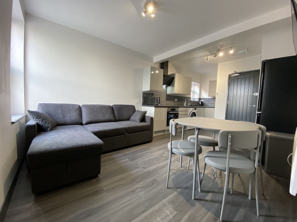 StayCrewe Apartments — 4-Star Luxury Hotel in Crewe, United Kingdom