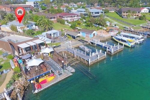 Waterfront Boathouse - carbon neutral hotel in Unknown City