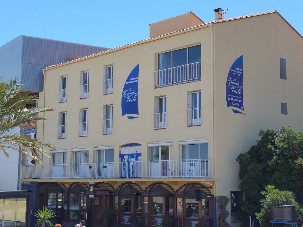 Résidence la Grande Voile — 4-Star Luxury Hotel in Banyuls De La Marenda, France