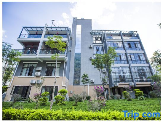 Riverside Select Hotel in Luzhang, People's Republic of China