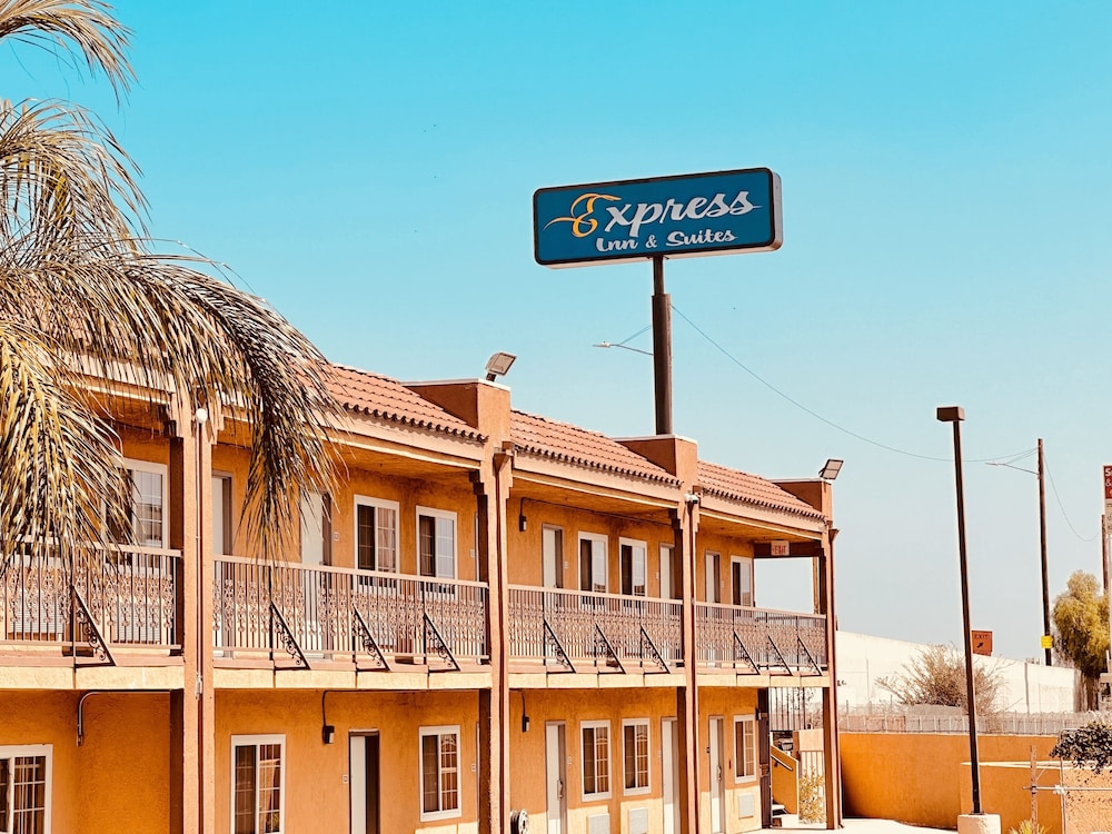 Express Inn & Suites - carbon neutral hotel in Ontario