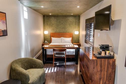 Self Check In Boutique Hotel Quartier latin Room 103 - carbon neutral hotel in Montreal