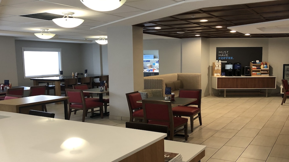 Holiday Inn Express & Suites West Palm Beach Metrocentre by IHG - photo 81