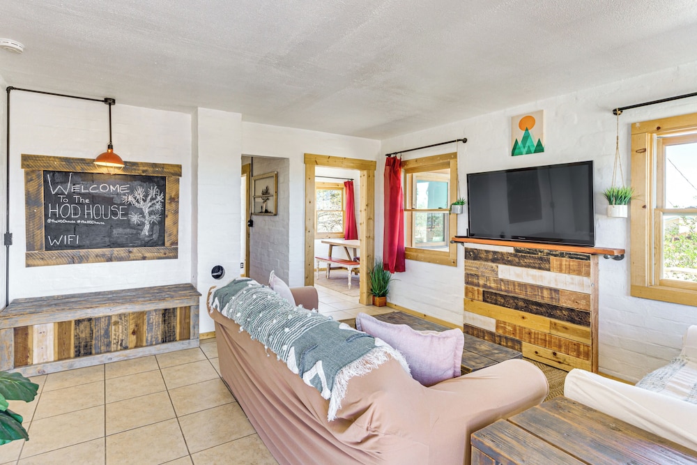 5 Mi to Joshua Tree National Park: Desert Oasis in Twentynine Palms, United States