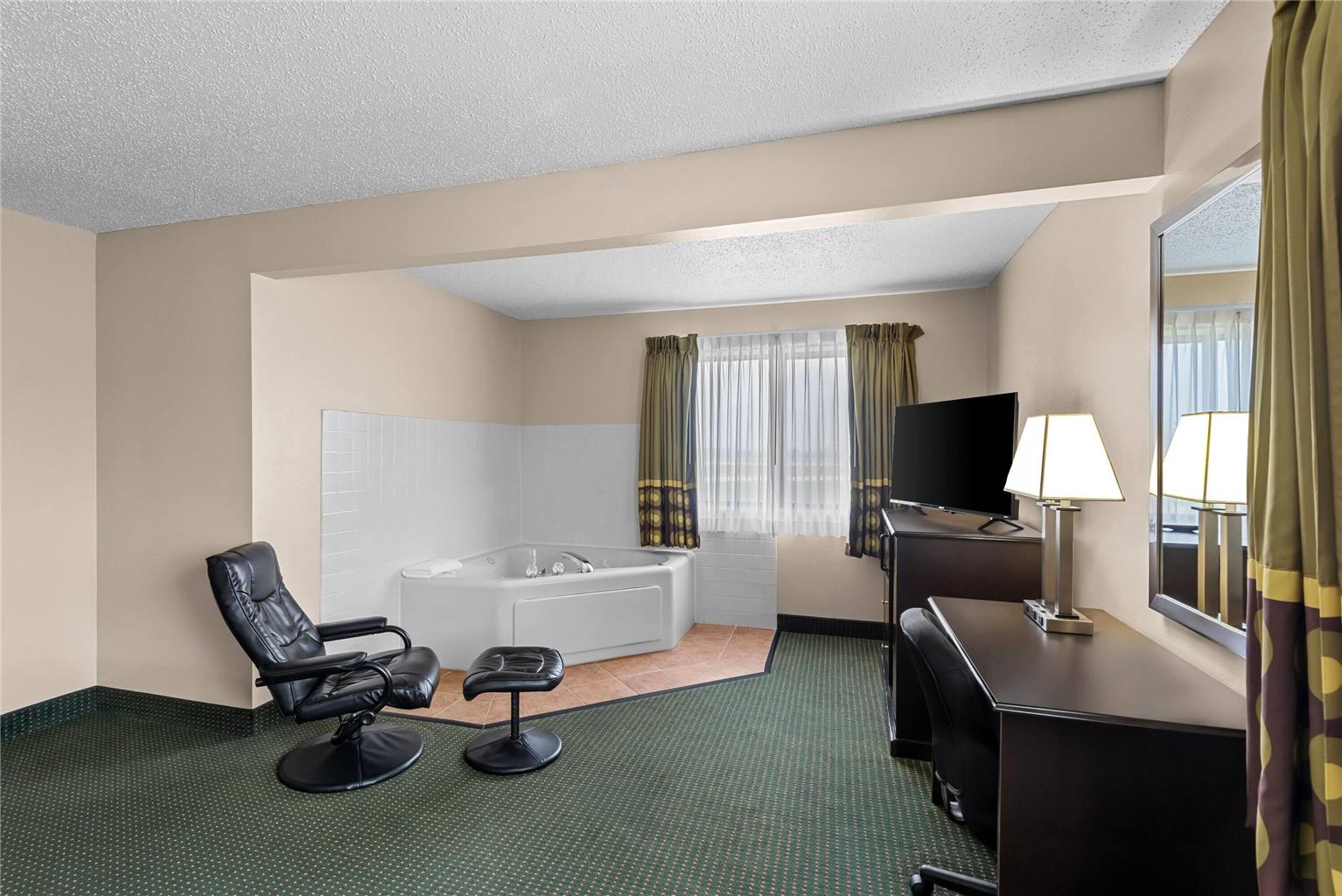 Super 8 by Wyndham Jefferson - photo 26