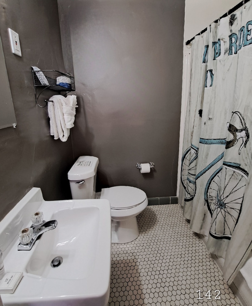 Buffalo Lodge Bicycle Resort - photo 148