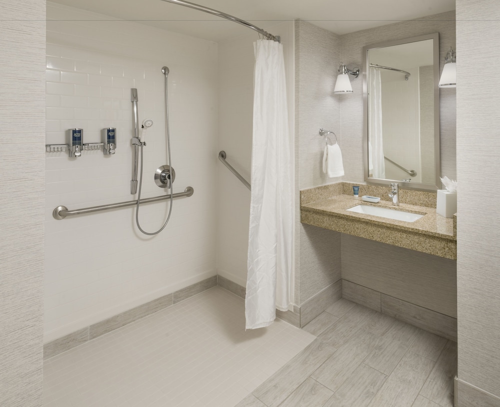 Four Points by Sheraton Boston Logan Airport Revere - photo 17