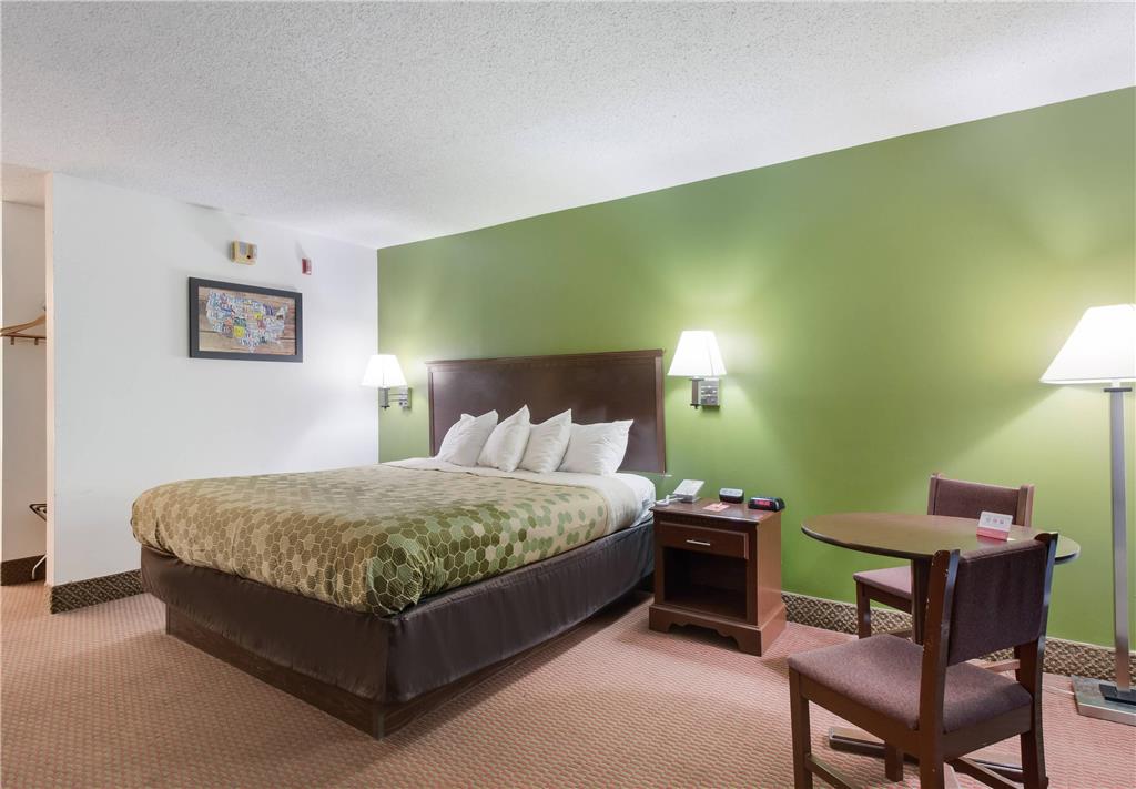 Econo Lodge Inn & Suites Knoxville East - photo 11