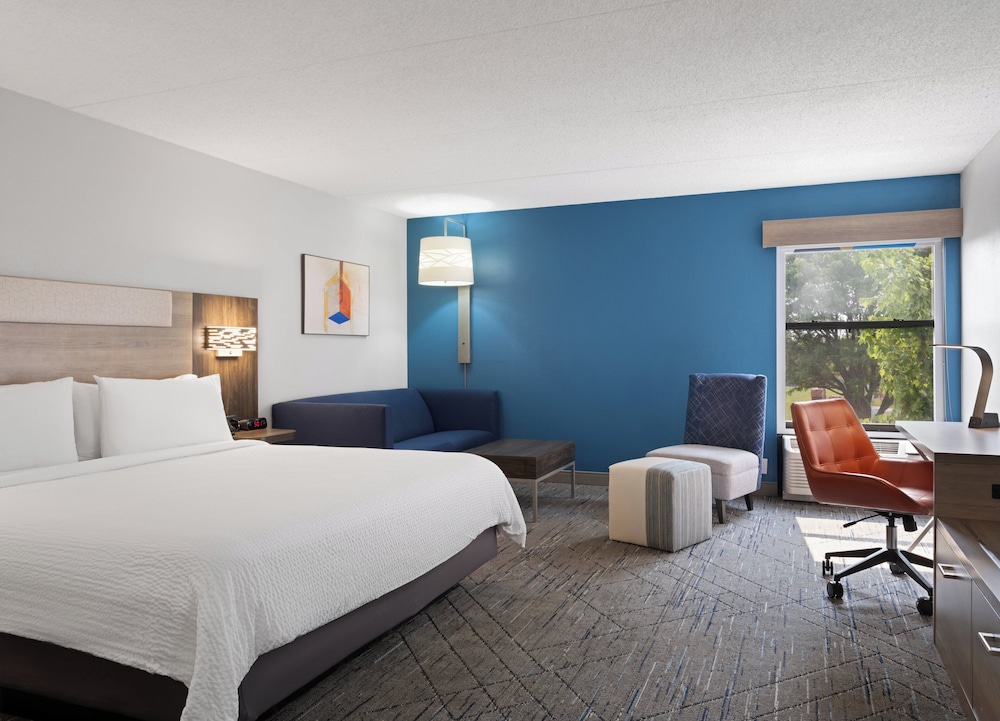 Holiday Inn Express Indianapolis Airport by IHG - photo 29