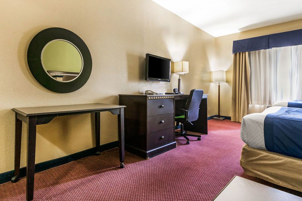 Rodeway Inn & Suites East I 44 - photo 29