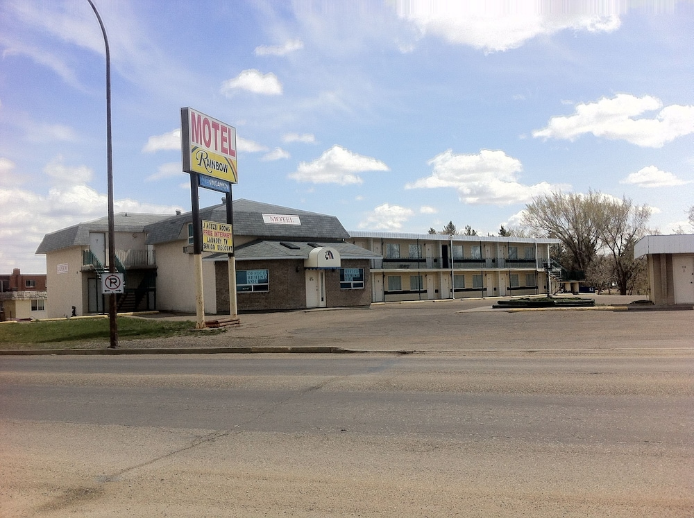 Rainbow Motel - carbon neutral hotel in Swift Current