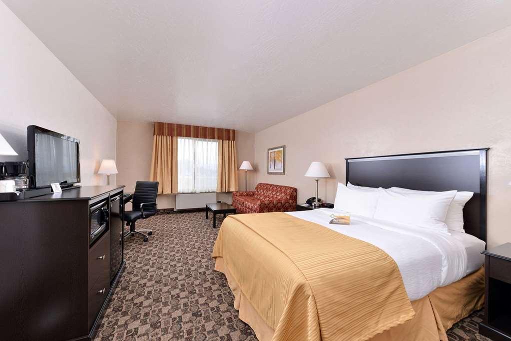 Quality Inn Vernal near Dinosaur National Monument - photo 16