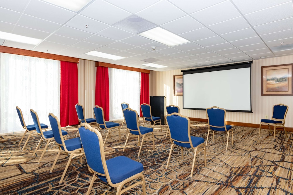 Hampton Inn & Suites Pittsburg CA - photo 102