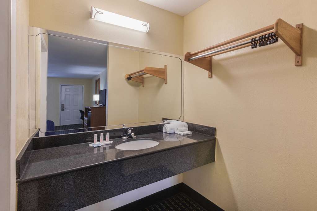 Days Inn by Wyndham Natchitoches - photo 9