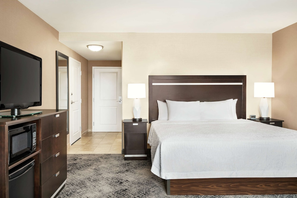 Hampton Inn Portland Downtown Waterfront - photo 12