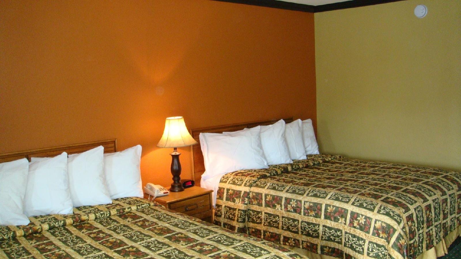 Sunset Inn Lake Oroville - photo 13