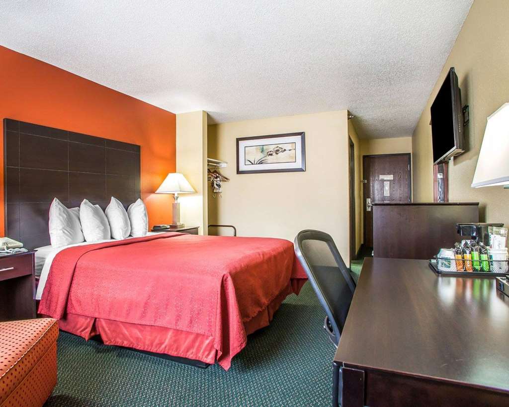 Quality Inn Morton at I 74 - photo 12