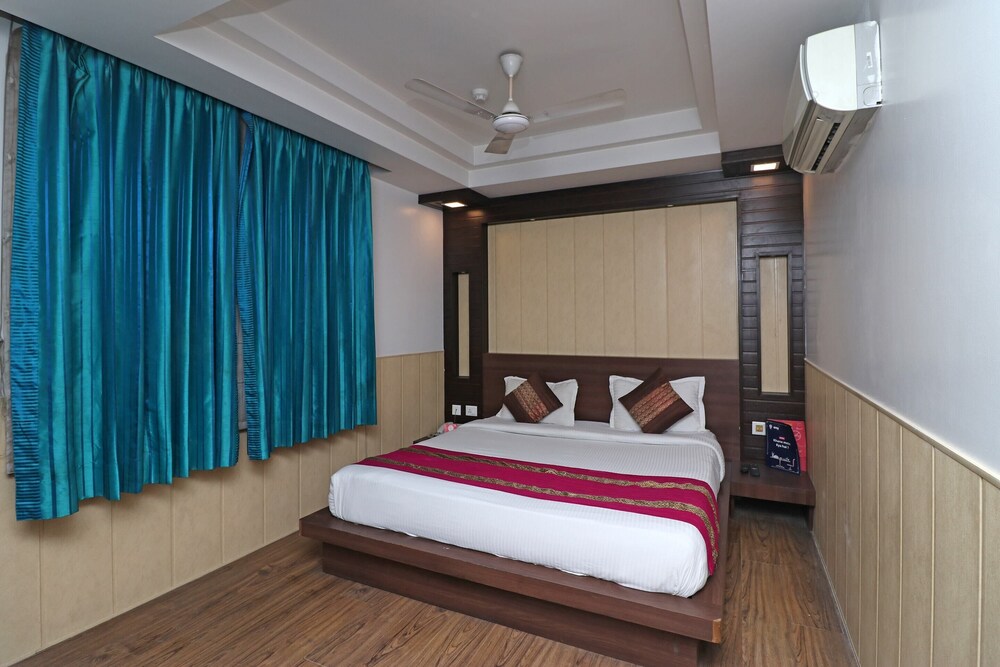 Oyo 10584 Hotel Just Stay