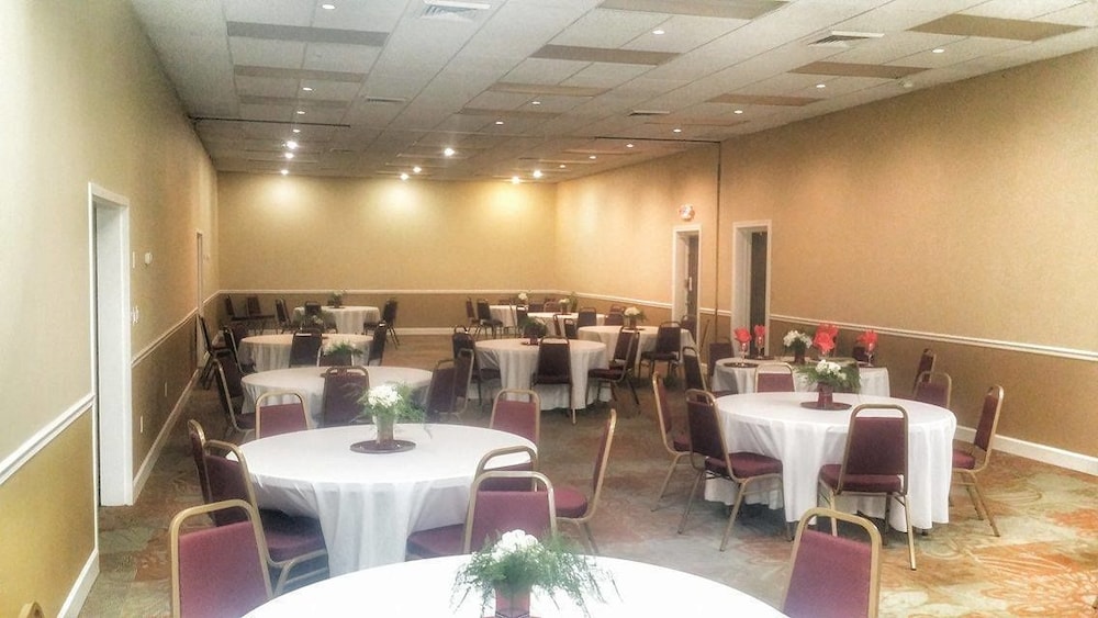 Landmark Inn Hartsville - photo 36