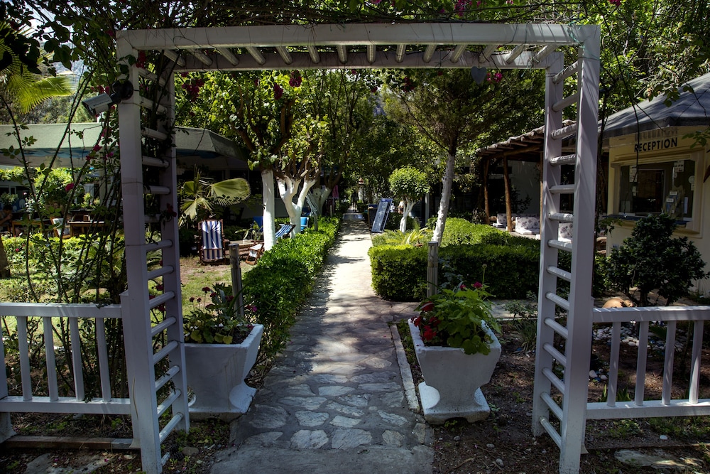 Blue & White Hotel — Kemer — photo 2