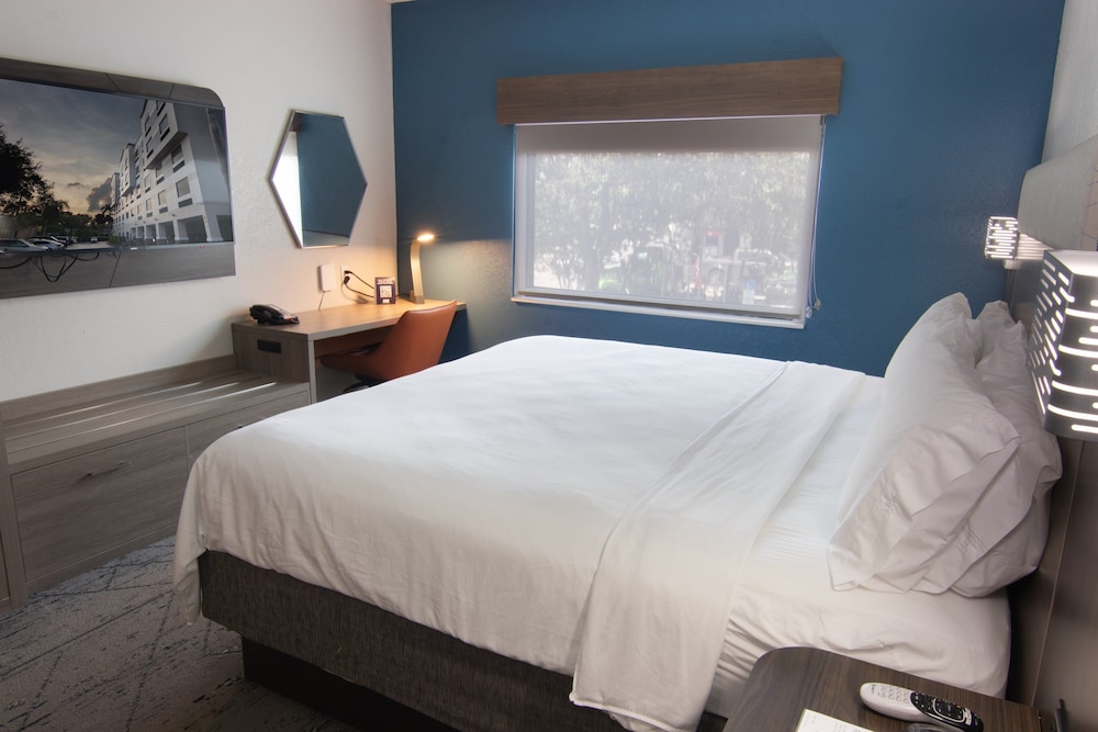 Holiday Inn Express & Suites Ft. Lauderdale Airport West by IHG - photo 31