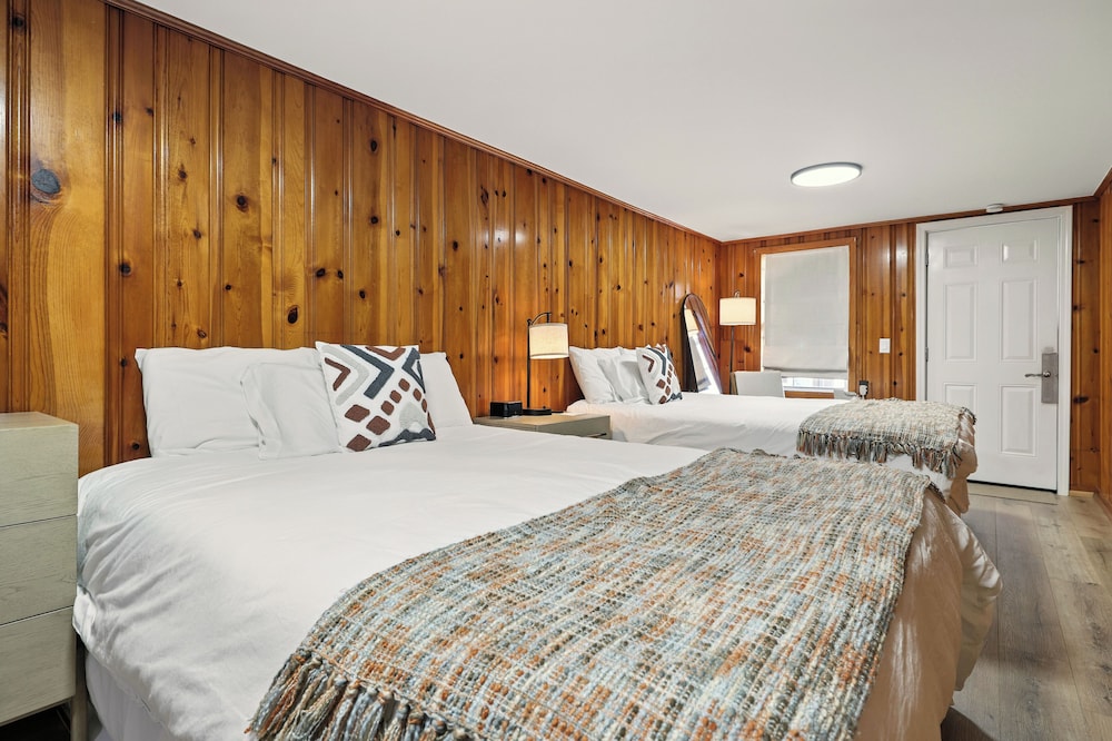 Hillside Motel LLC - photo 16