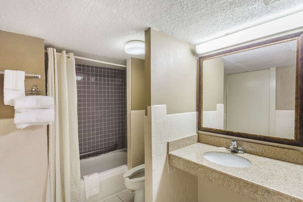 Knights Inn Lebanon - photo 9