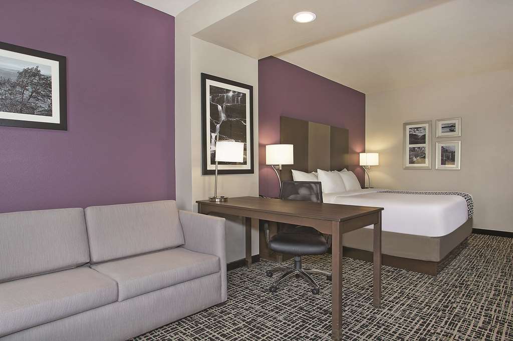 La Quinta Inn & Suites by Wyndham Chattanooga Lookout Mtn - photo 28