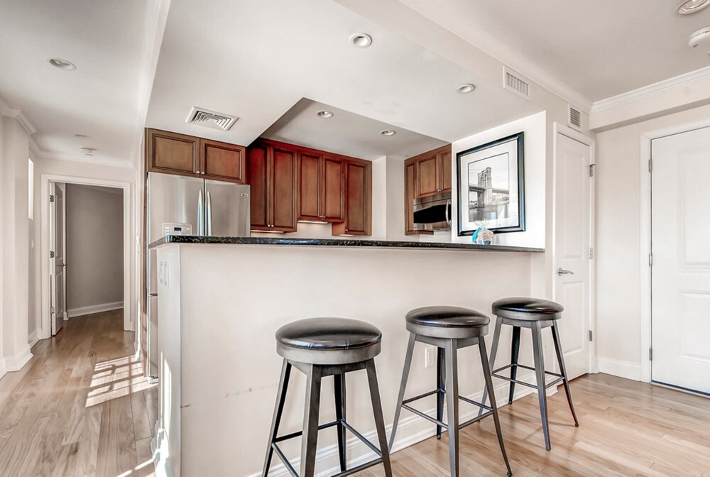 Longwood Towers Apartments - photo 10