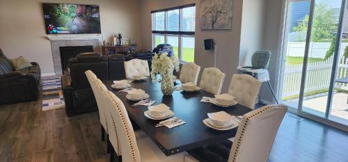 Suburban Dream House — 4-Star Luxury Hotel in Dyer, United States