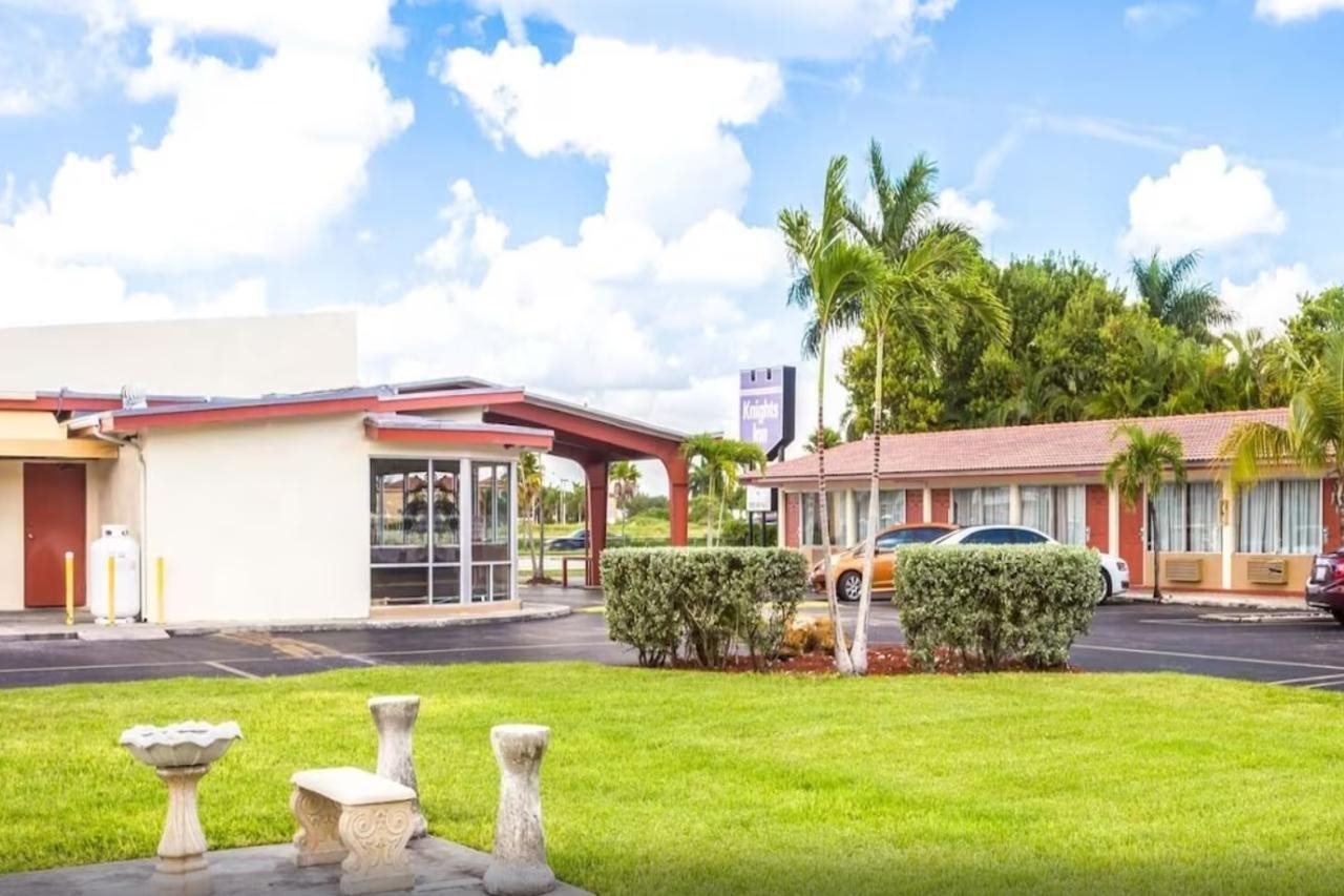 Econo Lodge Inn Suites Florida City — Florida City