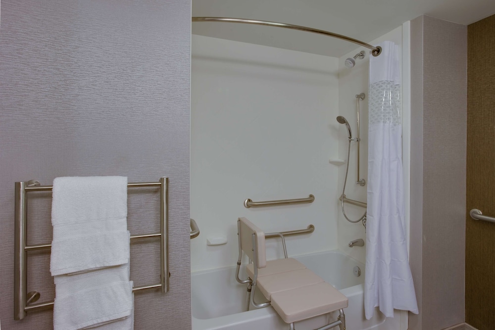 Hampton Inn & Suites Philadelphia Bensalem - photo 15