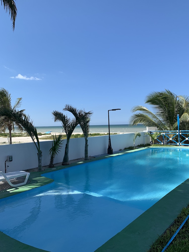 Playa Arena in Progreso, Mexico